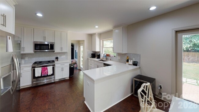 Photo - 1329 Mockingbird Ln
