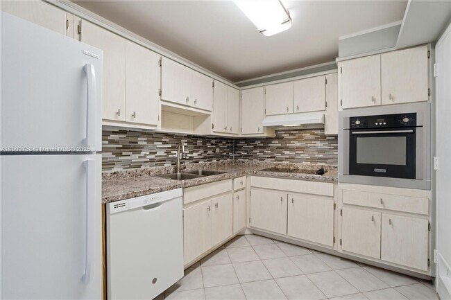 Photo - 400 Kings Point Dr Unidad 1502