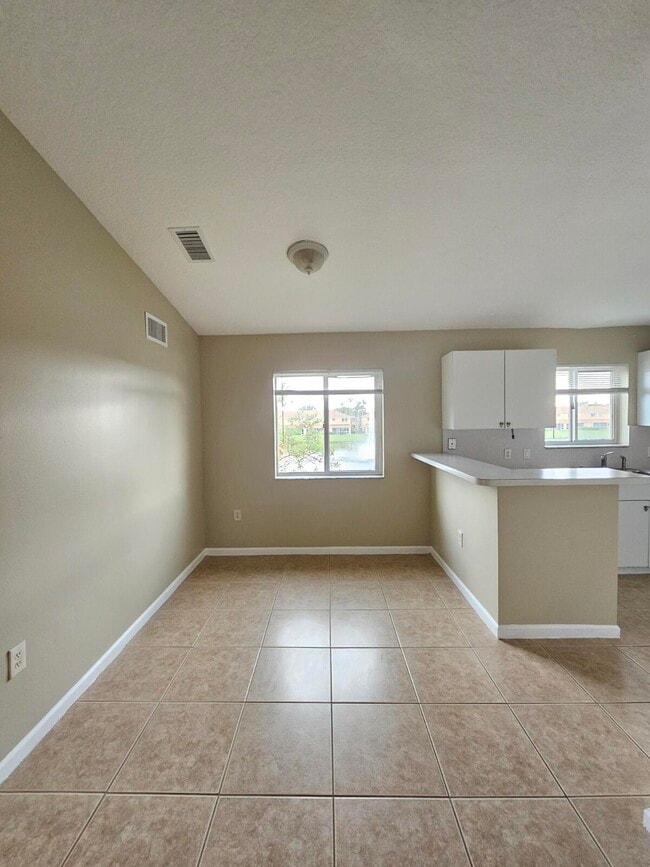 Photo - 3490 Briar Bay Blvd Unidad 206