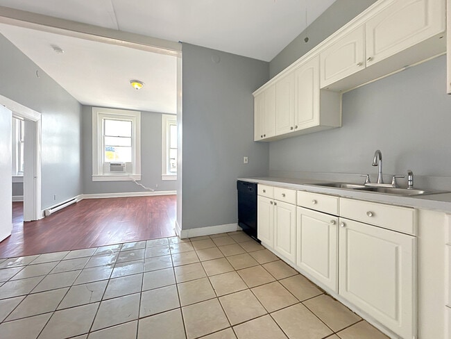 Building Photo - 1812 McCulloh St Unit 3