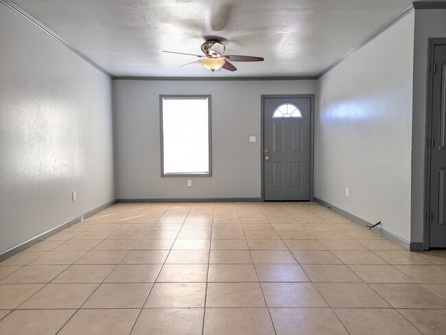 Living room - 807 21st St