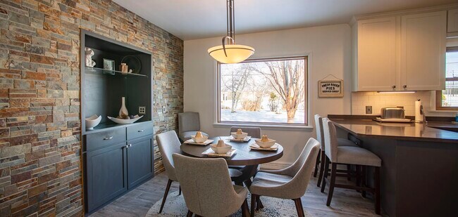 Photo - 257 Manor Dr