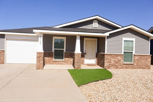 Cozy and Spacious 3 Bedroom Home with Gara... - Cozy and Spacious 3 Bedroom Home with Gara...