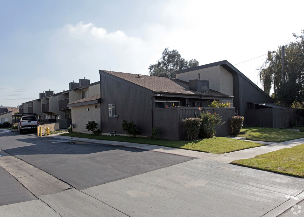 Photo - 12662 Lorna St