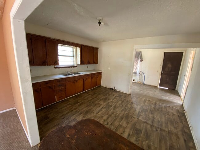 Photo - 501 E Broadway St