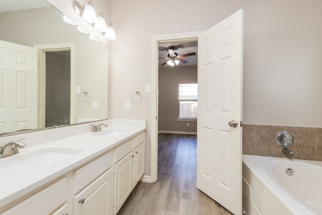 Photo - 10110 Berrybriar Ln