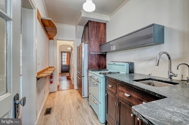 Photo - 2428 Tunlaw Rd NW