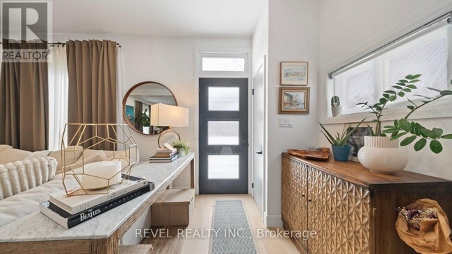 Photo - 128 Cayuga St