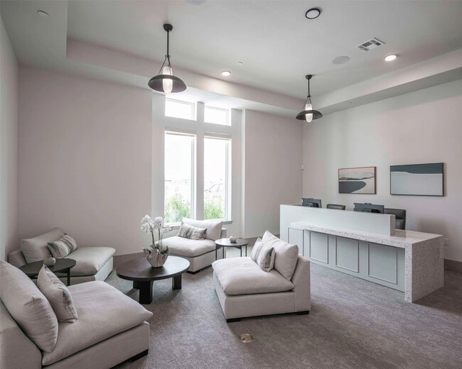 Building Photo - 13958 Cottingham Rd Unit 2109