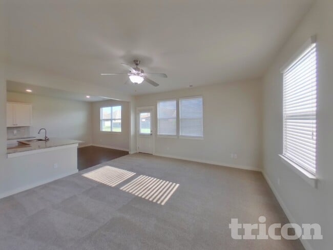 Photo - 4822 Kingdom Dr