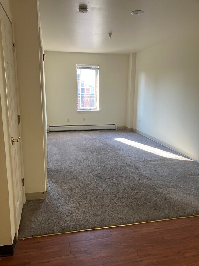 90 Pearl St Unit 407