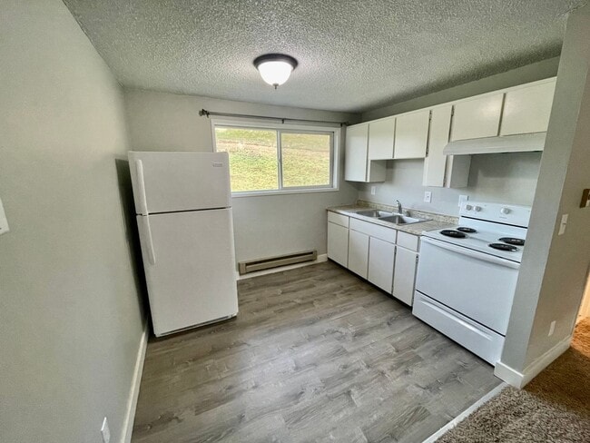 Photo - Freshly Updated Studio Apartment with Utilities Included! Unidad A6