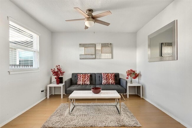 Photo - 2401 Manor Rd Unit 209