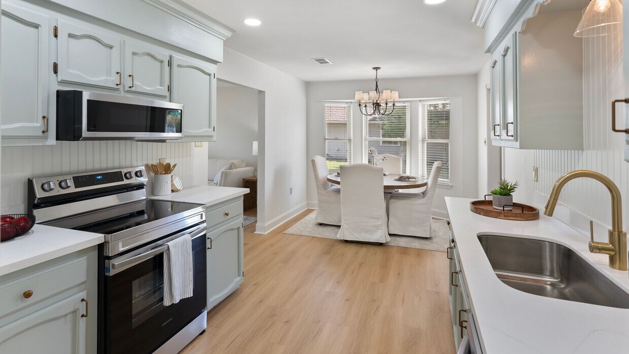Modern Meets Cozy on Beech St. – Updated &... - Modern Meets Cozy on Beech St. – Updated &...