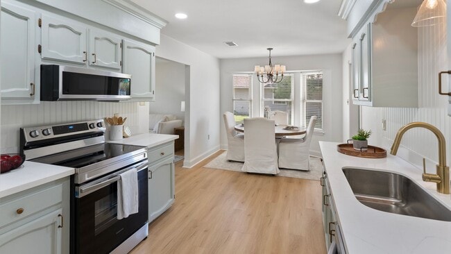 Modern Meets Cozy on Beech St. – Updated &... - Modern Meets Cozy on Beech St. – Updated &... House