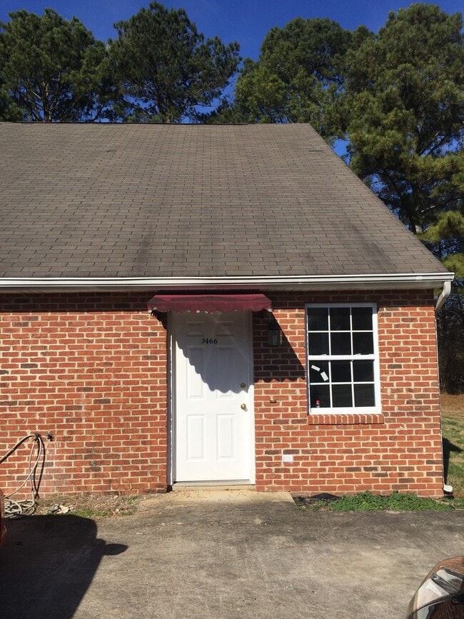 Building Photo - 3466 Hedge Drive Northeast Rental