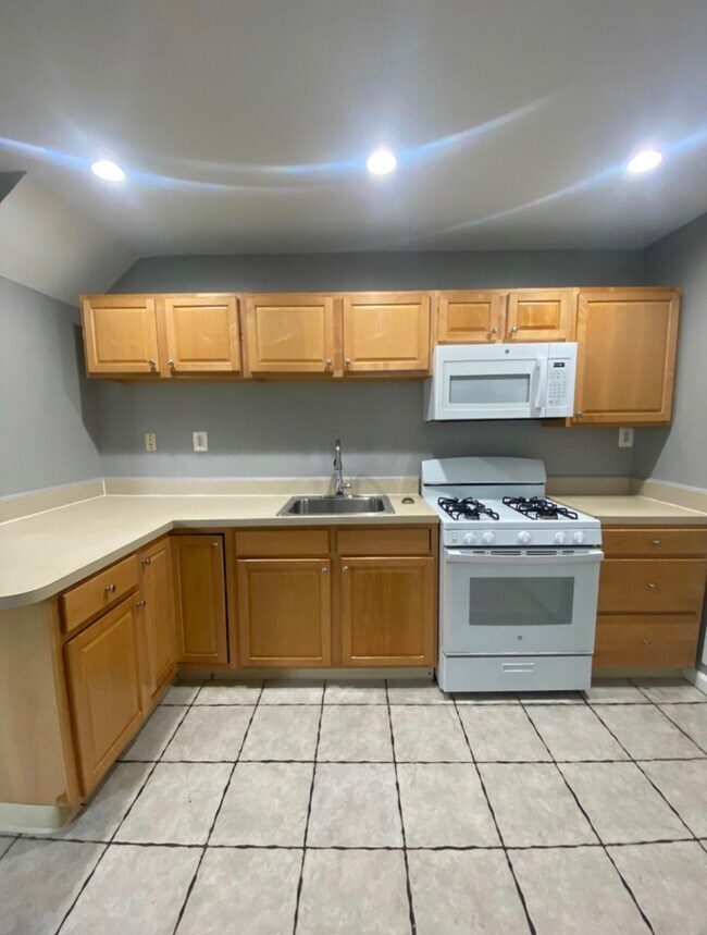 3 Bedrooms 2.5 Bathrooms Voucher Accepted