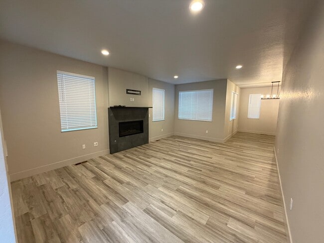 4178 N Honeysuckle Dr