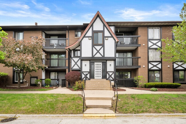 Photo - 13620 Lamon Ave Condo Unit 419