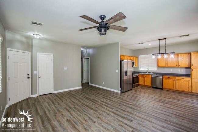 Photo - Bright and Modern 3Bdm 2Ba Home with Covered Patio in Centennial!