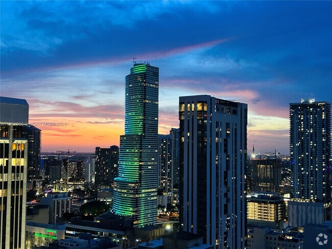 Building Photo - 50 Biscayne Blvd Unit 3405 Rental