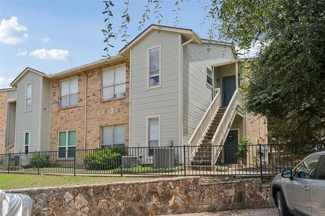 Building Photo - 2450 Wickersham Ln Unit 302
