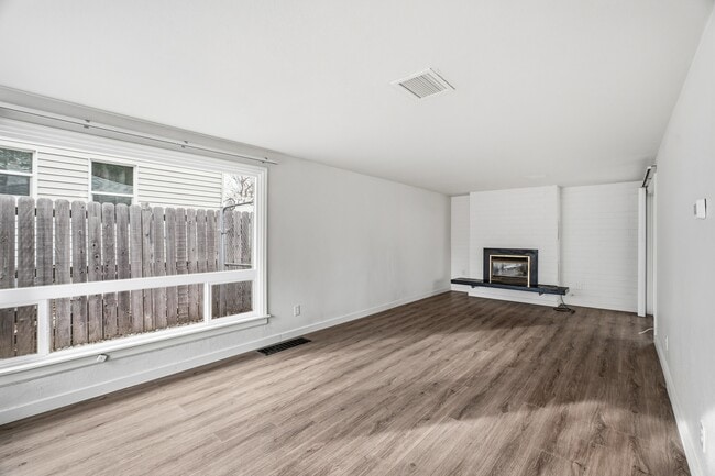 Photo - 1307 E Thurston Ave