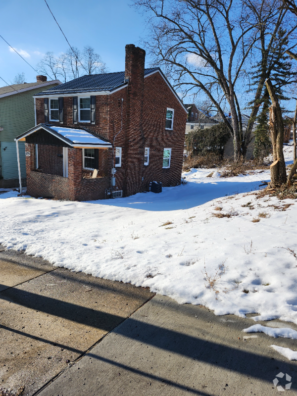 Building Photo - 2832 Ardsley Ave Rental