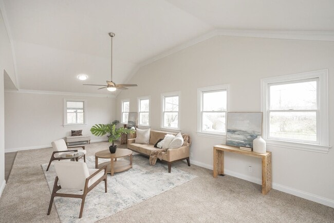 Photo - 301 Lutie St