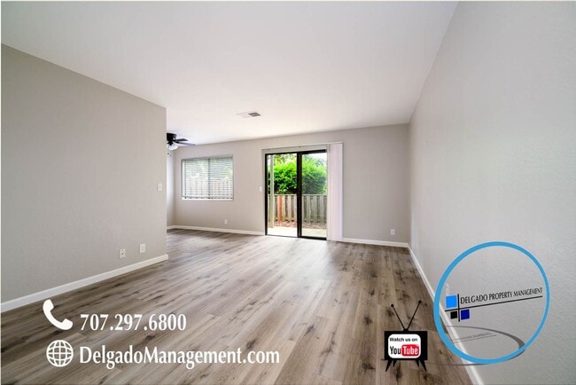 Photo - 900 Cambridge Dr