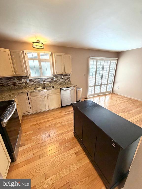 Photo - 5053 Colburn Terrace