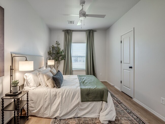 Building Photo - Glenhaven Townhomes