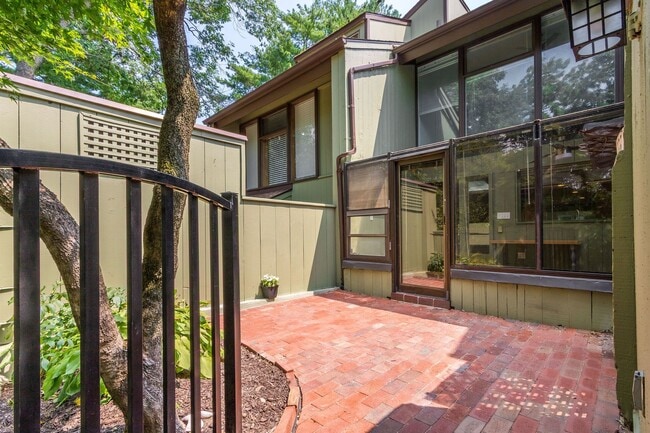 Photo - 7 Belaire Way