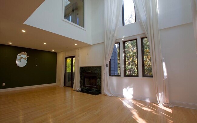 Photo - 702 Mainsail Ln