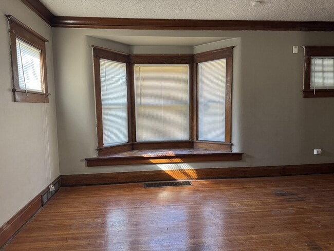 Photo - 72 Hollister St