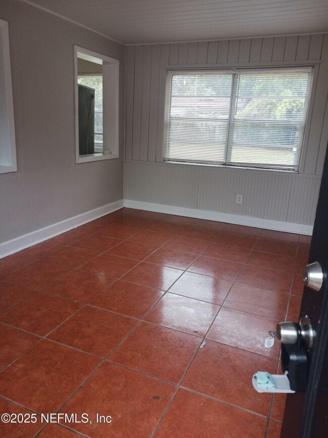 Photo - 1669 Stafford Rd