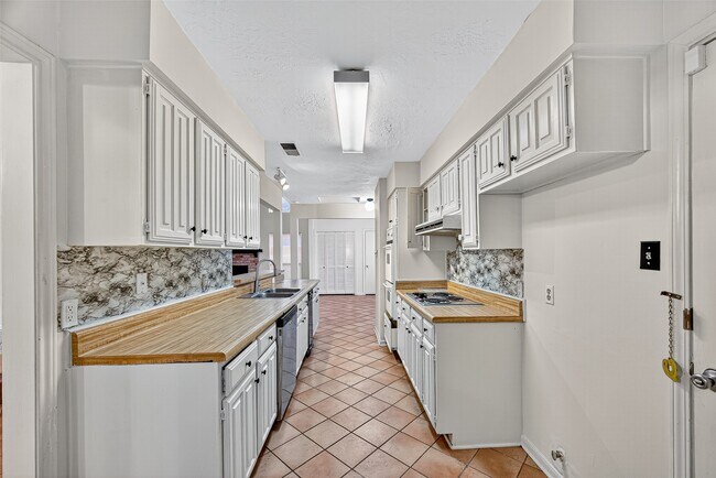 Photo - 812 Fleetwood Pl Dr