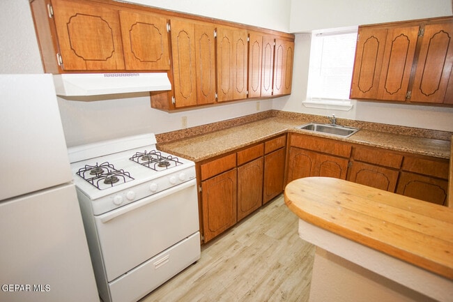 Photo - 3403 Pershing Dr House
