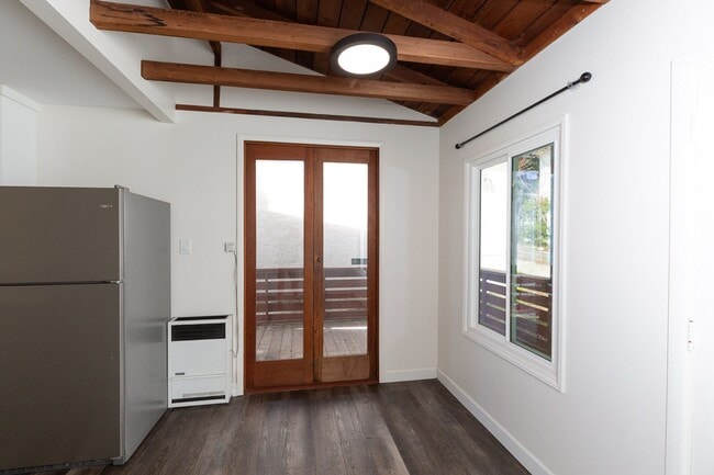 Photo - 1 bed, 1 bath - South Mission Hills neighborhood