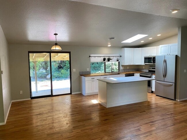 Photo - 1617 Valley W Ave