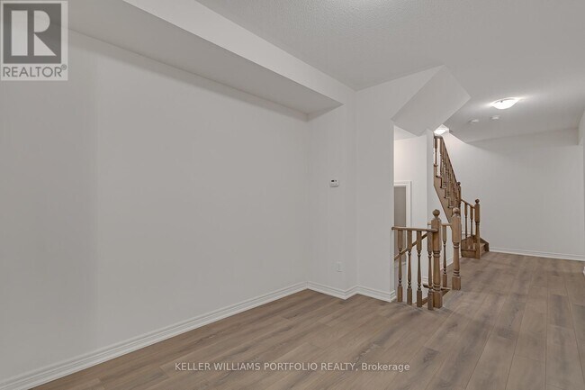 Photo - 481 Manhattan Common