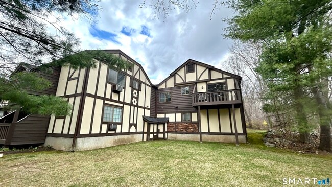 Building Photo - 8 Derby Ct Unit 8