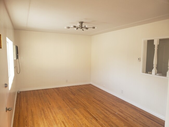 Building Photo - 731 E Providencia Ave Unit B Rental