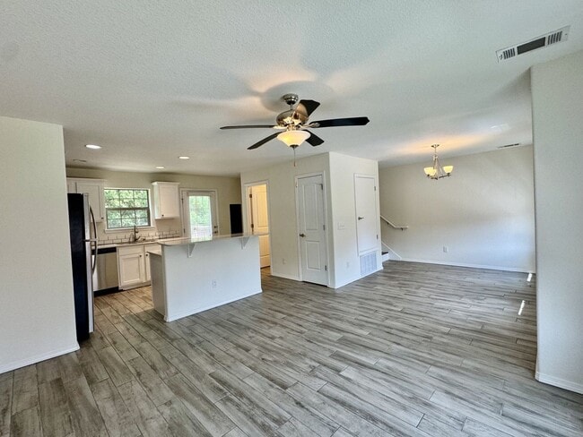 Photo - 279 S Breakwater Ln