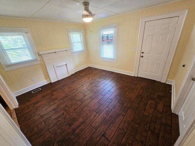506 Lakeside Ave
