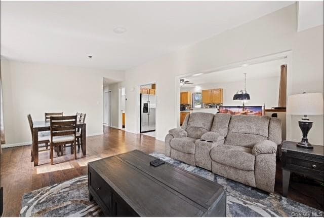 Photo - 103 E 24th St