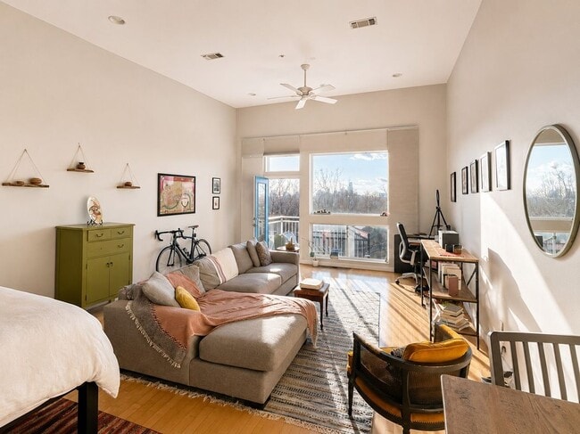 Photo - 2931 E 12th St Unit 304