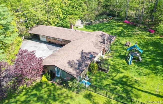 Building Photo - 20 Cherry Ln