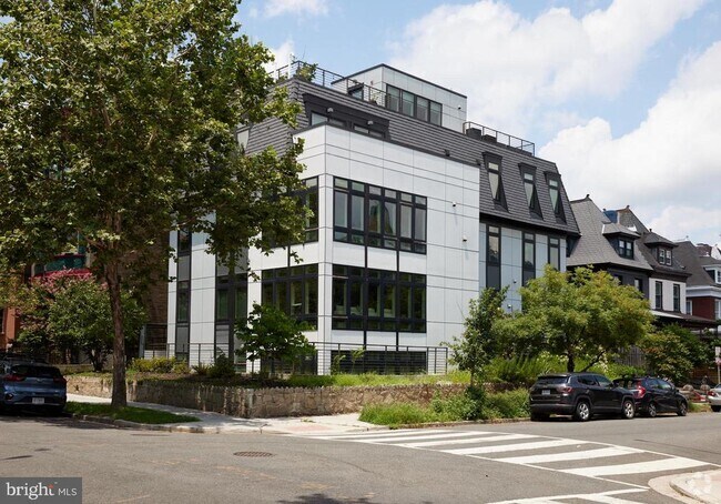 Building Photo - 1001 Monroe St NW Unit 4 Rental