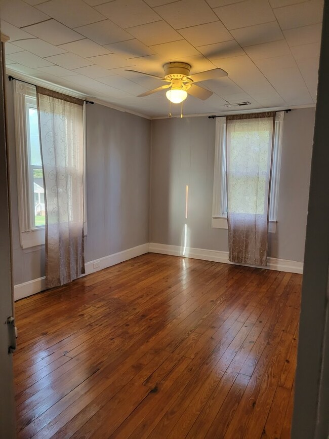 Building Photo - 739 Pocahontas Pl Unit B Rental